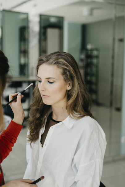 Young girl doing make-up in a salon - Photo, Image