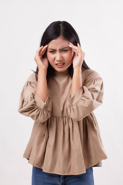 Naispotilas kärsii päänsärystä, kivusta
 - Valokuva, kuva