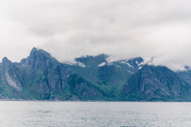 Mountain landscapes on the Norwegian Sea - Foto, immagini