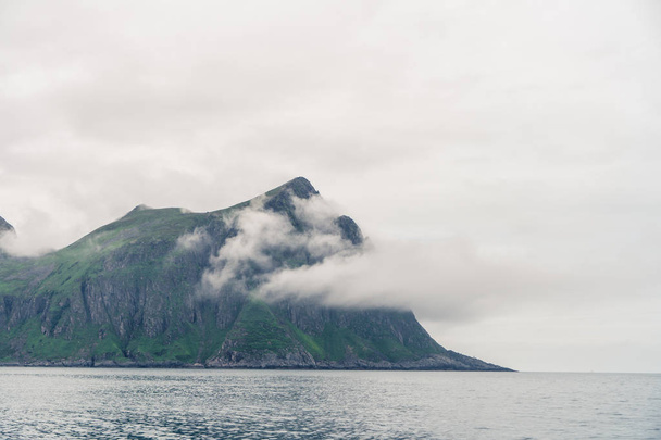 Mountain landscapes on the Norwegian Sea - Foto, Imagen