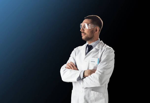 scientist in lab coat and safety glasses - Zdjęcie, obraz