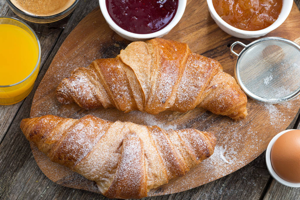 breakfast with fresh croissants, top view - 写真・画像