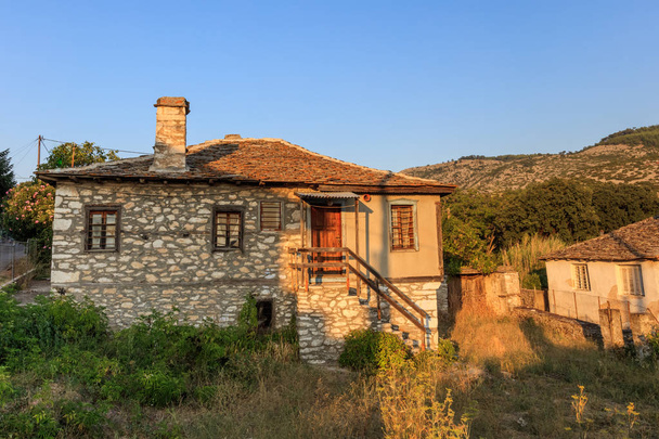 Starý kamenný dům v obci Theologos. Ostrov Thassos, Gre - Fotografie, Obrázek