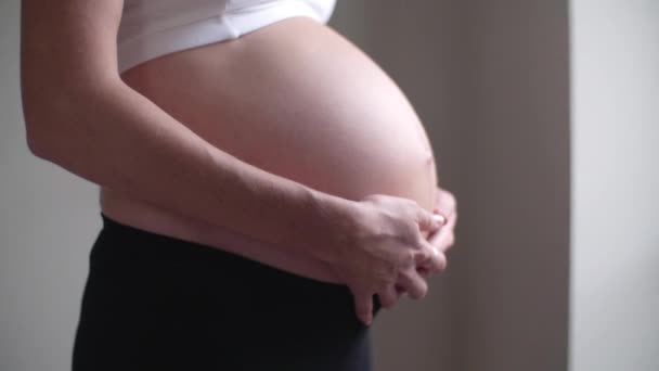 Close-up of pregnant woman   - Πλάνα, βίντεο