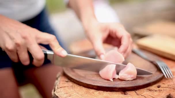 Preparing chicken breast for cooking - Metraje, vídeo
