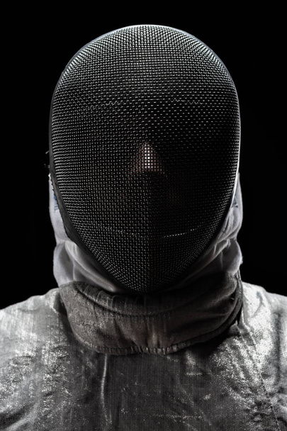 Portret męski szermierz noszenie maski - Zdjęcie, obraz