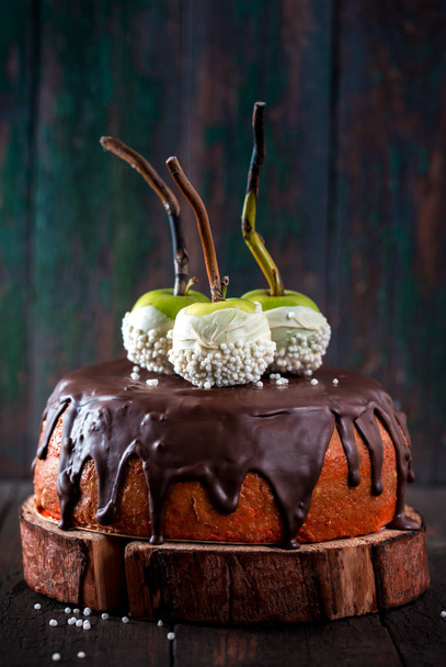 Kakku suklaa kuorrutus
 - Valokuva, kuva