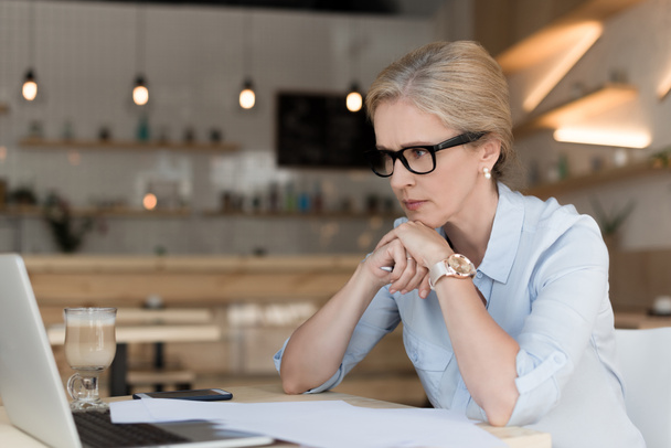 businesswoman working in cafe - Photo, image