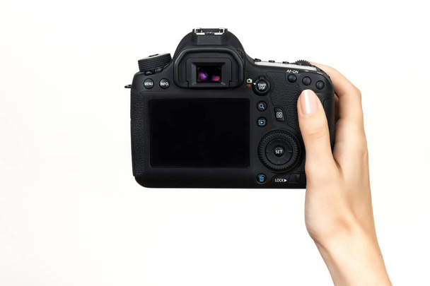 DSLR камера в руке - Фото, изображение