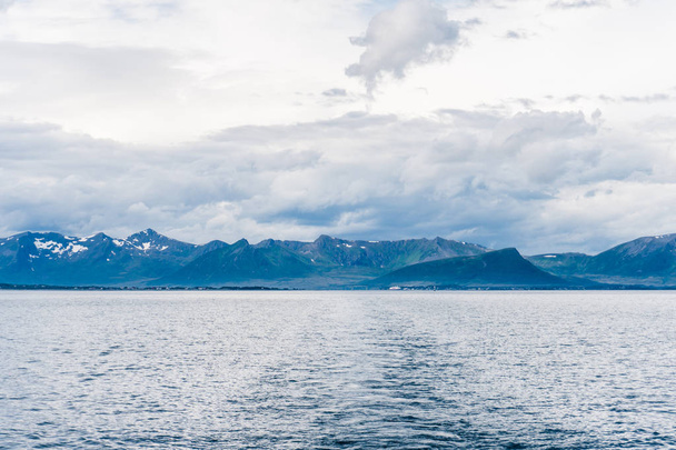 Mountain landscapes on the Norwegian Sea - Foto, afbeelding