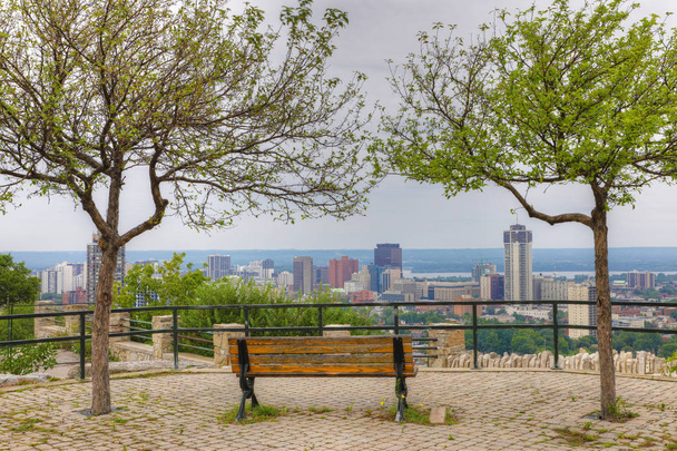 Hamilton, Canada with park bench in foreground - Fotó, kép