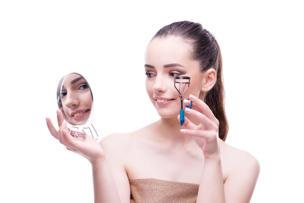 Vrouw in schoonheid concept toepassen make-up met behulp van cosmetica - Foto, afbeelding