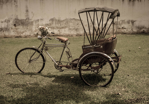 Thailand riksja drie - wheeler driewieler fiets taxi voor loca - Foto, afbeelding