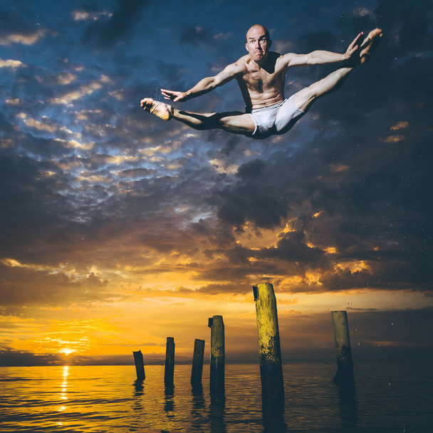 Артистка балета в воздухе
 - Фото, изображение