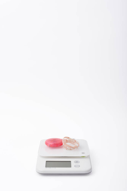 白い食品スケールと tapeline - 写真・画像