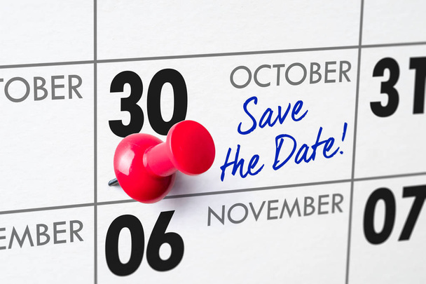 El calendario de pared con el alfiler rojo - 30 de octubre
 - Foto, Imagen