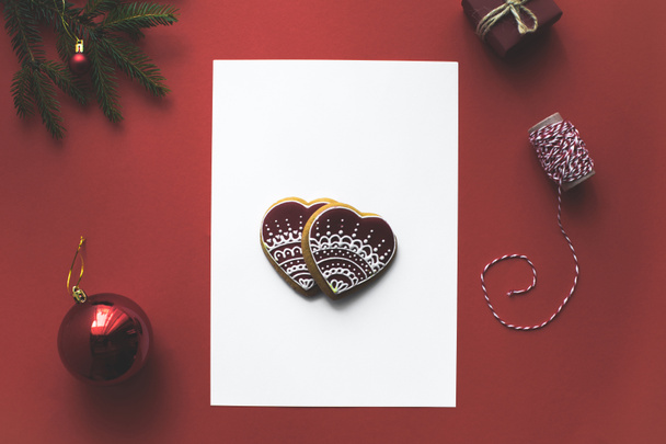 Рождественская открытка с пряничным печеньем - Фото, изображение