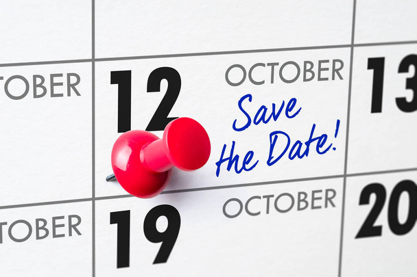 Wandkalender met een rode pin - 12 oktober - Foto, afbeelding