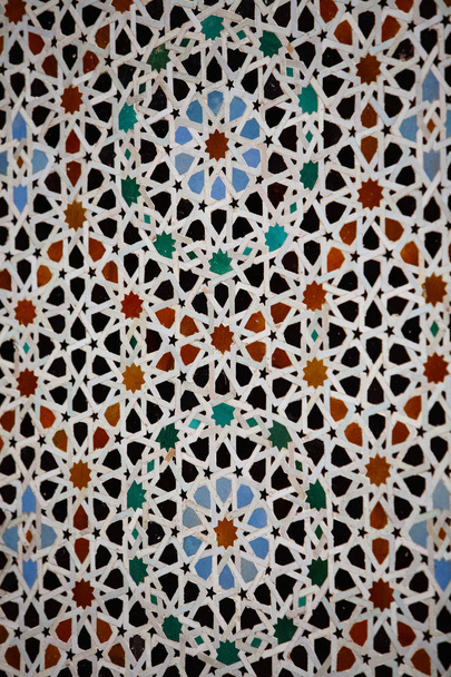Detail van de Hassan Ii moskee oude muur decoratieve versierd met prachtige mozaïeken in Casablanca, Marokko, Afrika - Foto, afbeelding