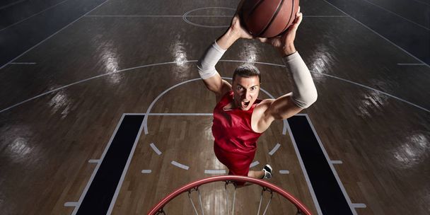 Basketball player makes slam dunk - Foto, Imagen