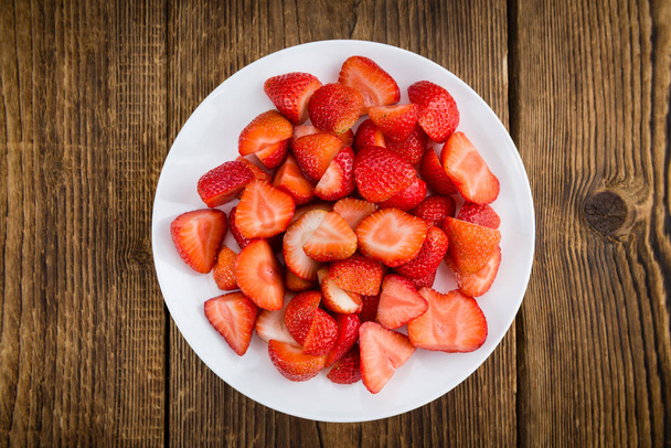 Fresh Chopped Strawberries - Foto, afbeelding