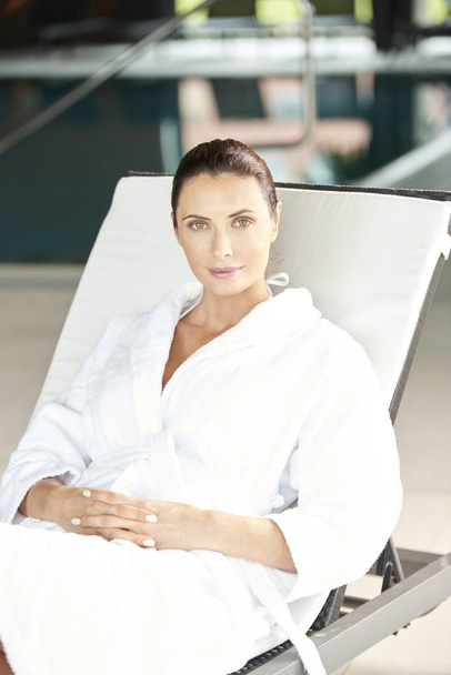 woman relaxing at the spa - Фото, изображение