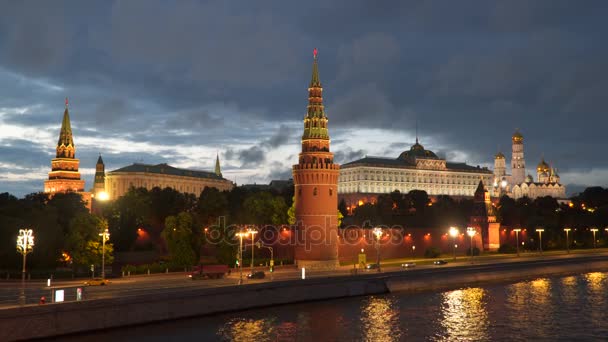Nuvole in movimento sul Cremlino di Mosca di notte
 - Filmati, video