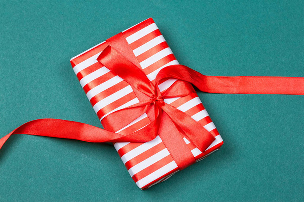 Gift box with ribbon - Foto, Imagen