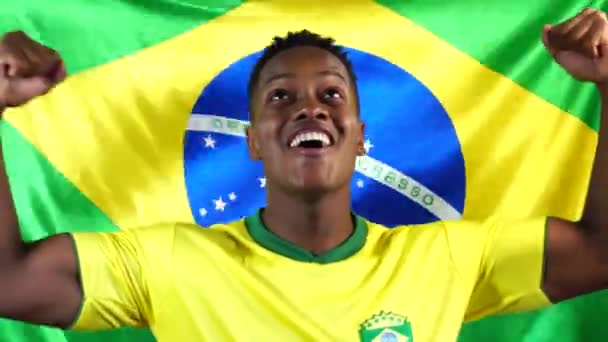 Braziliaanse winnaar van de man met de vlag van Brazilië - Video
