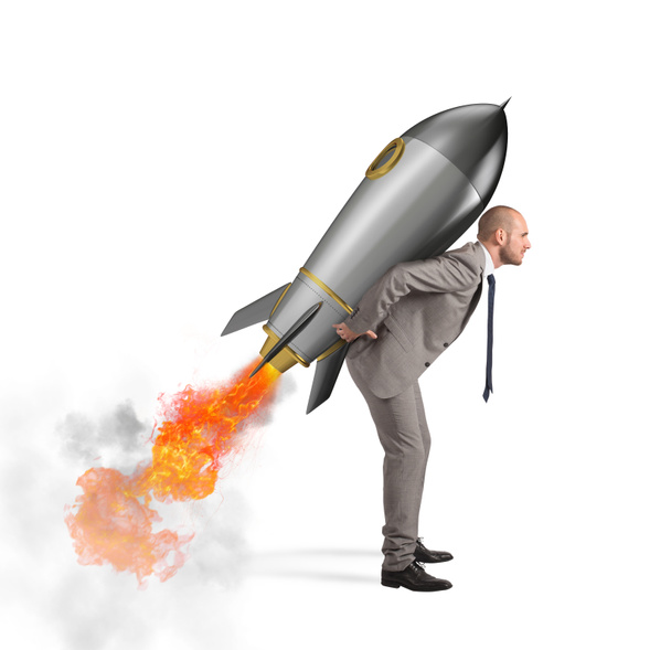 Бизнесмен держит ракету
 - Фото, изображение