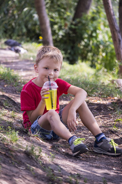 boy drinking lemonade - Фото, изображение