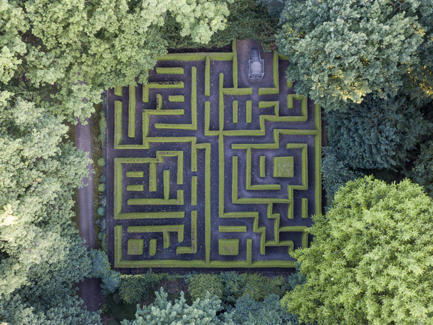 Luftaufnahme des Labyrinths im Schlosspark Anholt - Foto, Bild