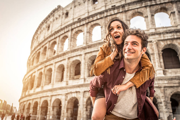 Couple at Colosseum, Rome - Фото, зображення