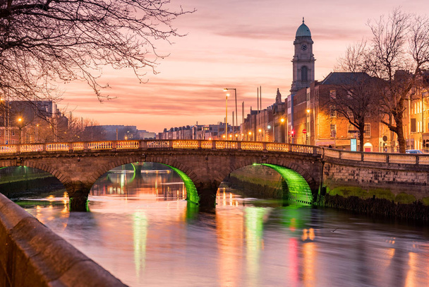 Pont de Grattan à Dublin
 - Photo, image