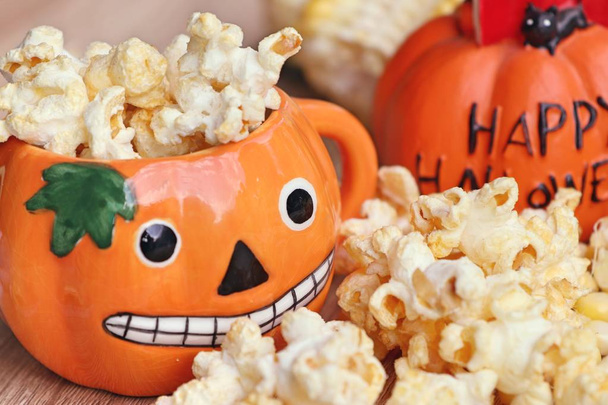 Хэллоуин попкорн со свежим
 - Фото, изображение