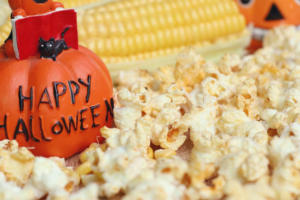 Halloween popcorn met verse - Foto, afbeelding