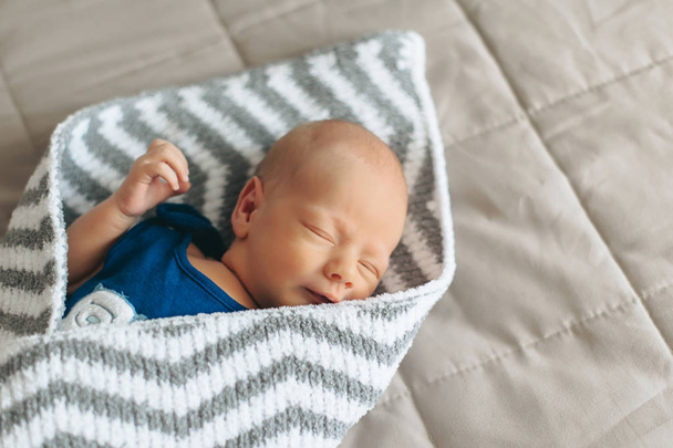 Newborn baby in the room - Фото, изображение