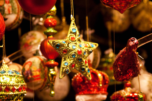 Decorazioni natalizie sul mercato di Vienna
 - Foto, immagini
