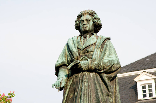 Monumento a Beethoven en Bonn, Alemania
 - Foto, imagen