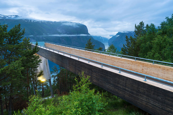 Stegastein punto de vista en Noruega
 - Foto, Imagen