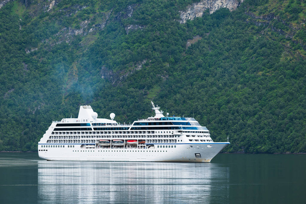 Cruise Liner Norveç'te - Fotoğraf, Görsel