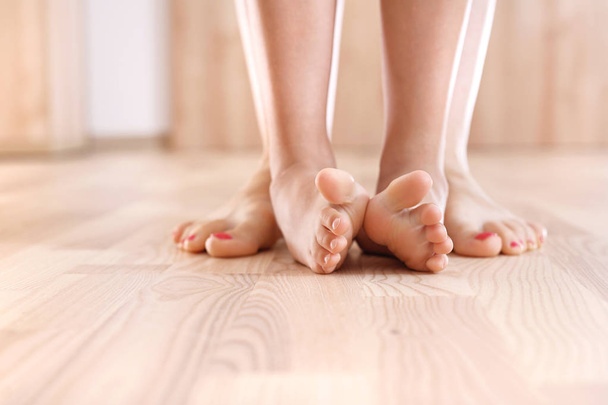 Foot gymnastics.Exercises of baby feet. - Foto, Imagen