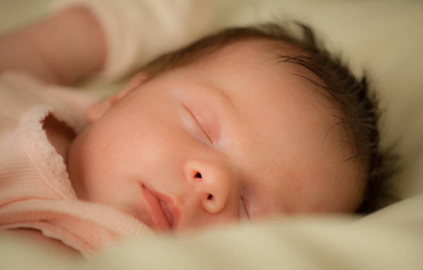 Newborn. Baby girl sleeping. Two weeks old. Close-up. - Foto, Imagen