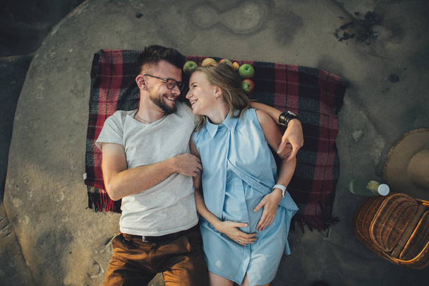 couple lying on picnic blanket - Valokuva, kuva