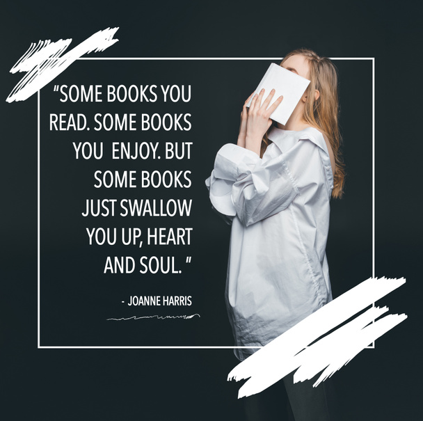 дівчина ховається обличчям за книгою
 - Фото, зображення