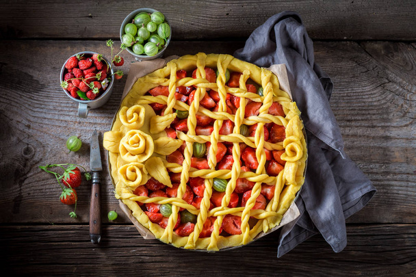 Delicious and crispy pie with strawberries and gooseberries - Photo, image