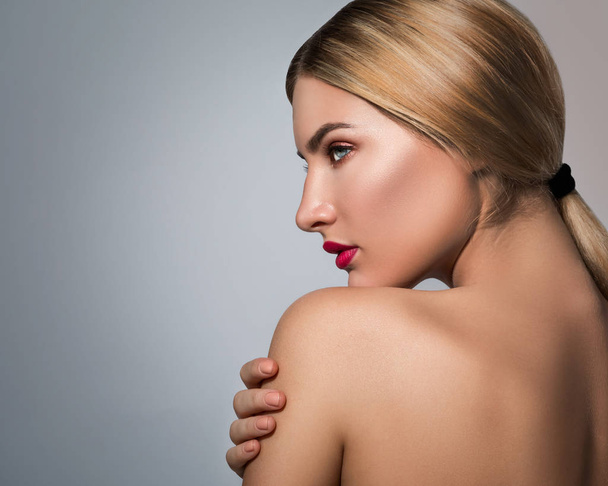 beautiful blonde girl with red lips - 写真・画像