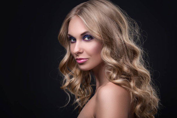Blonde woman with curly hair - Fotó, kép