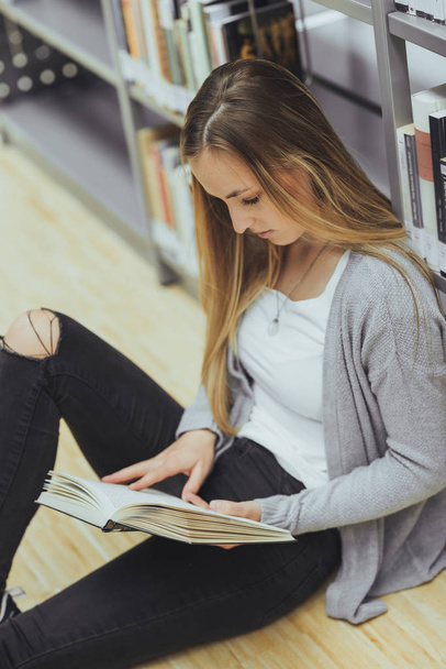 pretty female student learning in a high school library  - Foto, Imagem
