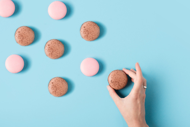 female hand and macarons - Foto, Imagen